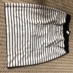 stripped skirt size large back zipper detail